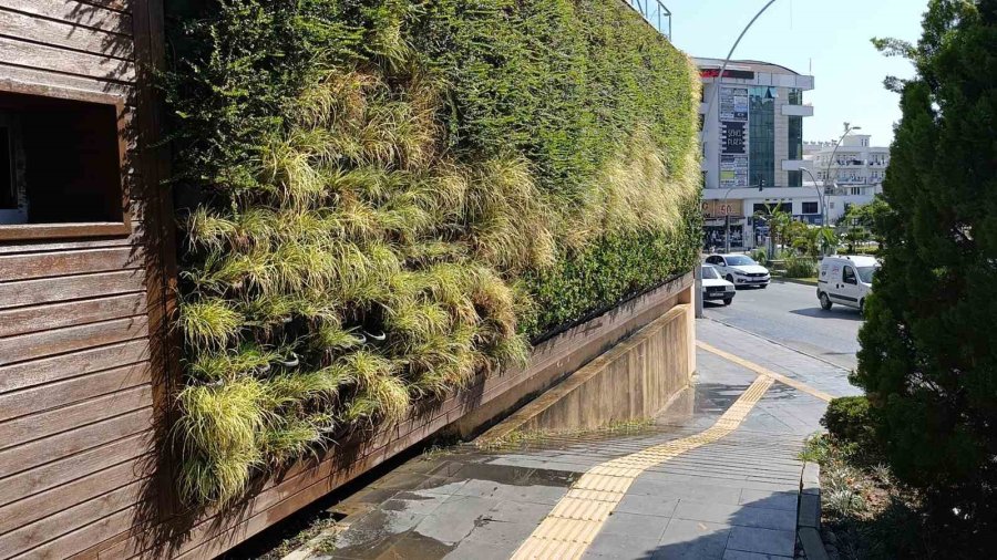 Yola Taşan Su Kazaya Neden Oldu, Motosiklet Sürücüsü Yaralandı