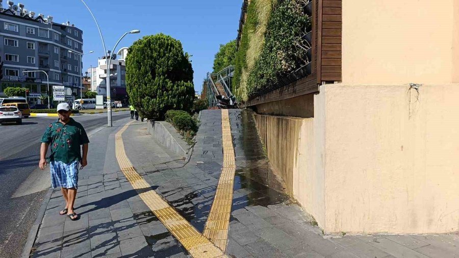 Yola Taşan Su Kazaya Neden Oldu, Motosiklet Sürücüsü Yaralandı