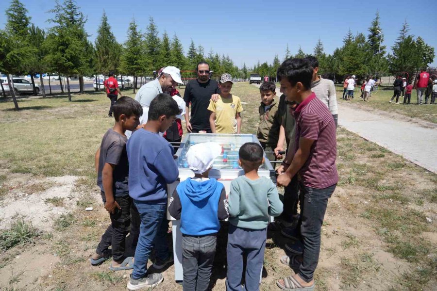 Tarlada Değil, Şenlikte Buluştular