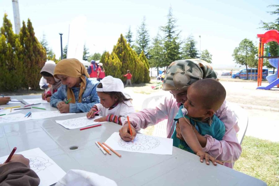 Tarlada Değil, Şenlikte Buluştular