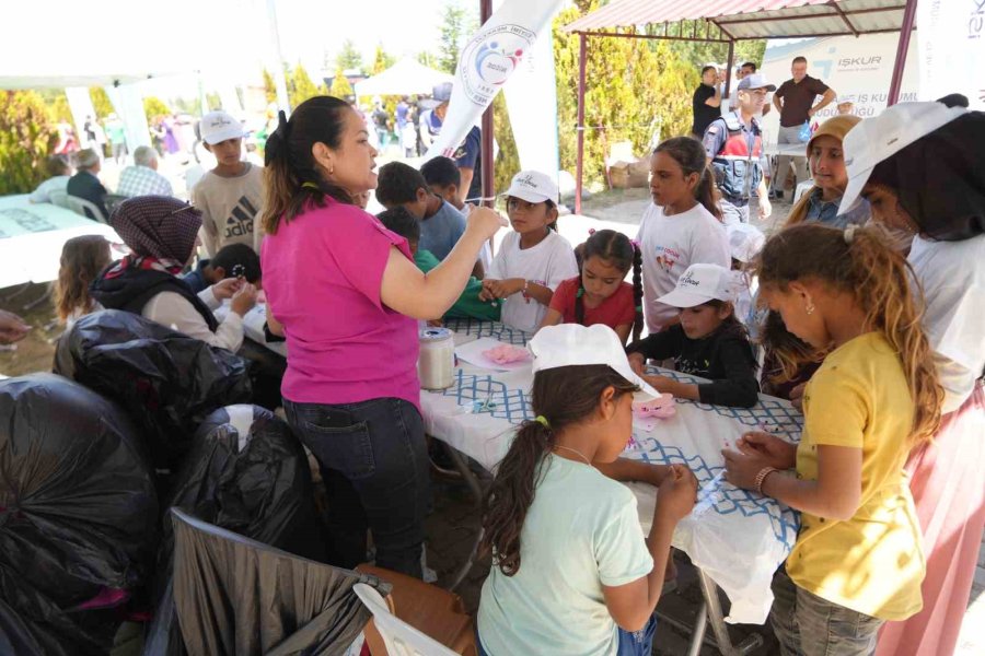 Tarlada Değil, Şenlikte Buluştular
