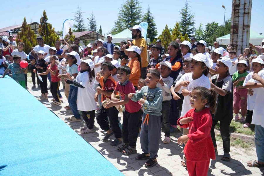Tarlada Değil, Şenlikte Buluştular