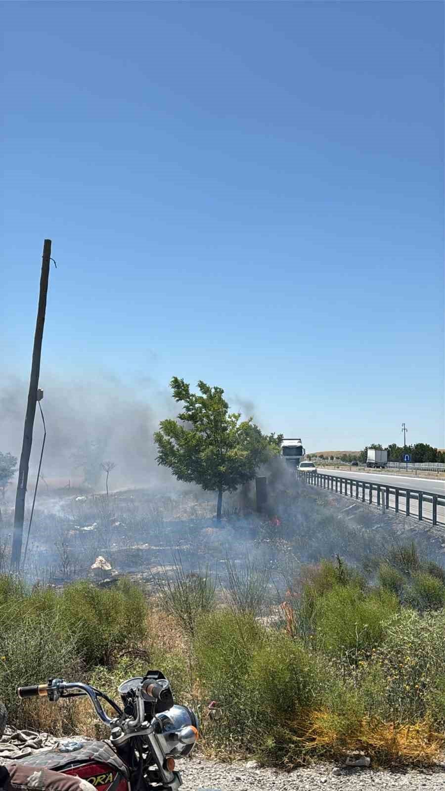 Canlı Tavuk Dolu Tırda Yangın Paniği