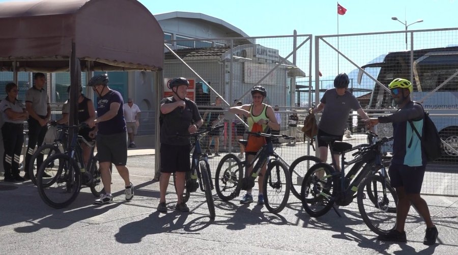 Bin 794 Yolcu 740 Mürettebatlı Dev Gemi Alanya’ya İskelesine Demirledi