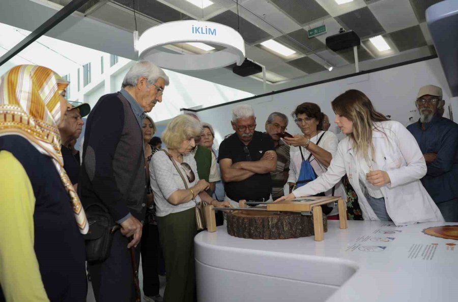 Emeklilerden Mercan Bilim Merkezi’ne Tam Not