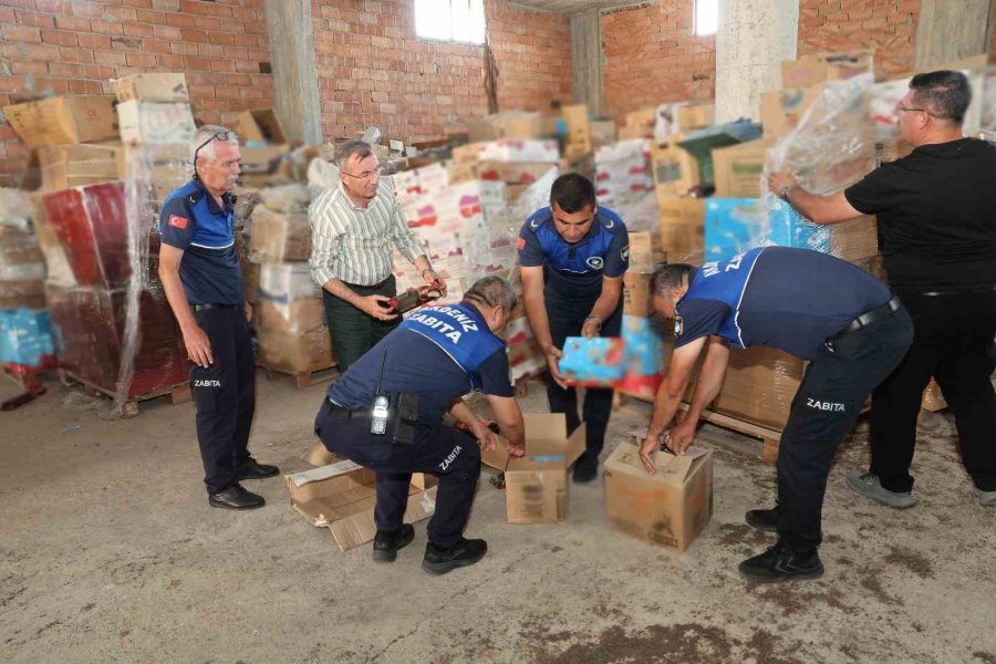 Mersin’de 5 Kamyon Dolusu Son Kullanma Tarihi Geçmiş Şekerleme Ele Geçirildi