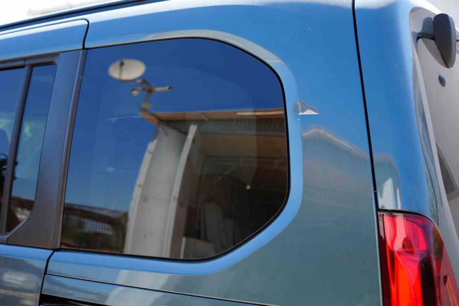 Yeni Aldığı Araca Traktör Çarpıp Kaçtı, Söylenenler Psikolojisini Bozdu