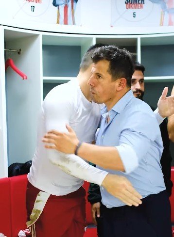 Antalyaspor’da Teknik Direktör Emre Belözoğlu Görevinden Ayrıldı