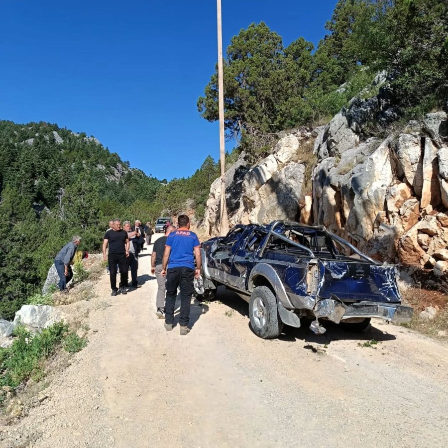 Uçuruma Yuvarlanan Kamyonetin Sürücüsü Hayatını Kaybetti