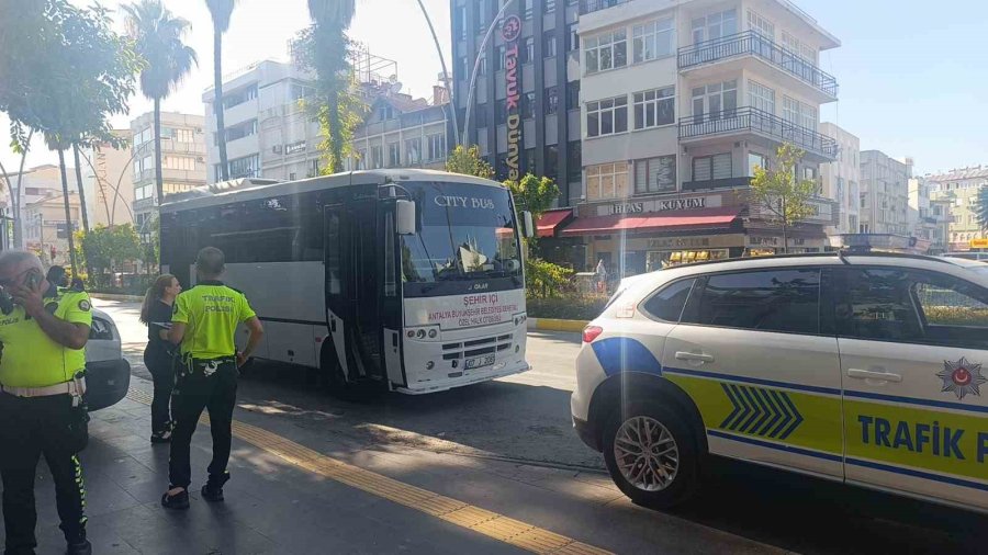 Süresi Dolmuş Ehliyetle Minibüs Kullanan Sürücüye 3 Bin 755 Tl Ceza