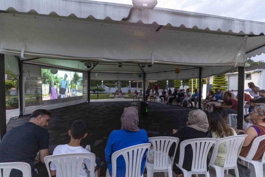 Özel Çocuklu Aileler Açık Hava Sinemasında Buluştu