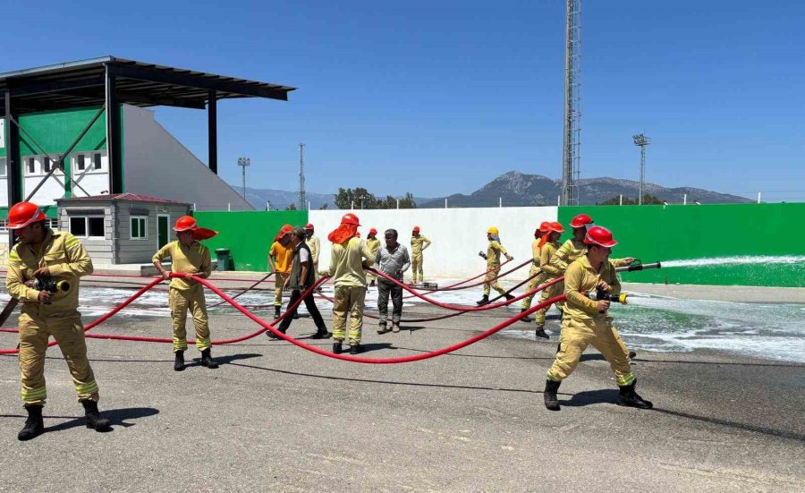 Mersin’de Göreve Yeni Başlayan Ateş Savaşçılarına Eğitim Veriliyor