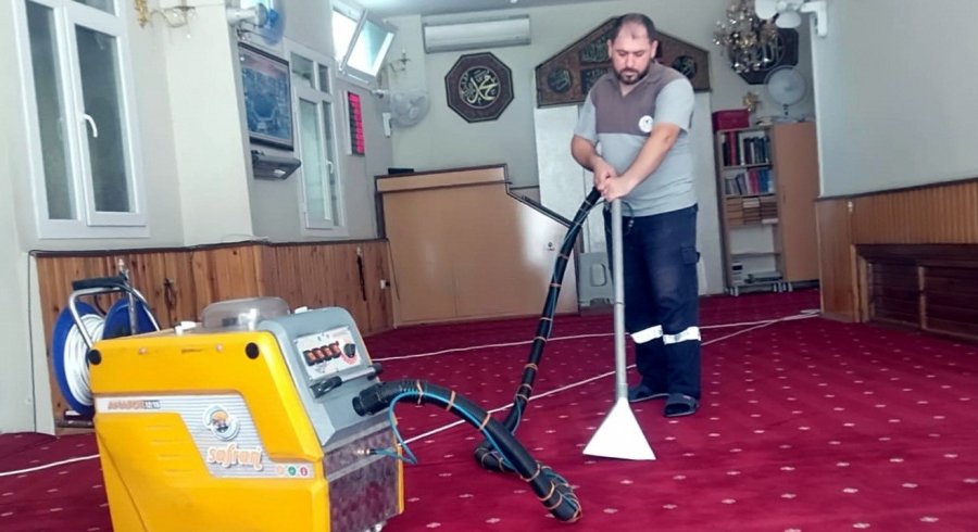 Akdeniz’de İbadethanelere Kesintisiz Temizlik Hizmeti