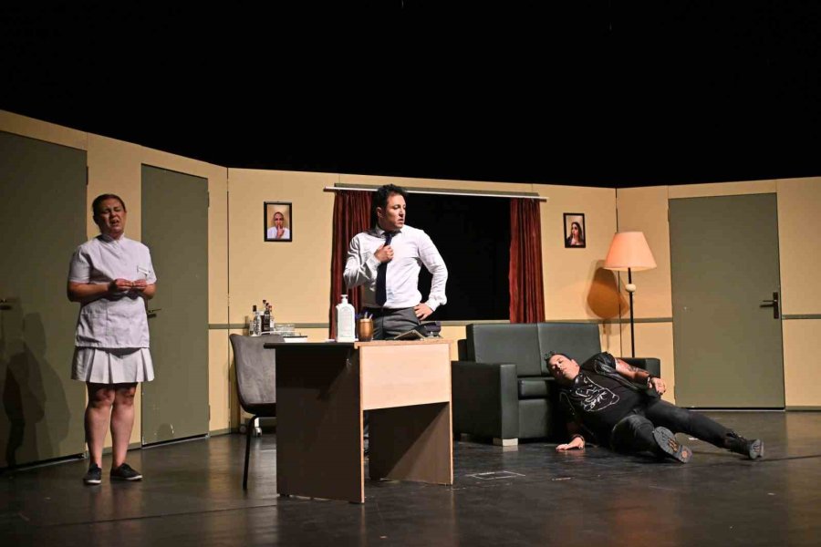 4. Avukat Soner Ustaoğlu Tiyatro Günleri Perdelerini Kapattı