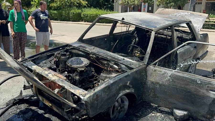 Antalya’da Seyir Halindeyken Alev Alan Tofaş Otomobil Kullanılamaz Hale Geldi