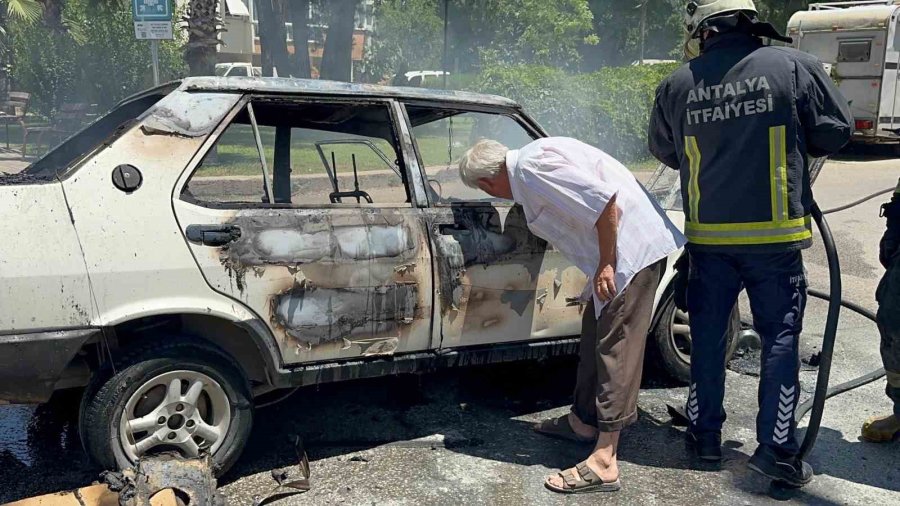 Antalya’da Seyir Halindeyken Alev Alan Tofaş Otomobil Kullanılamaz Hale Geldi