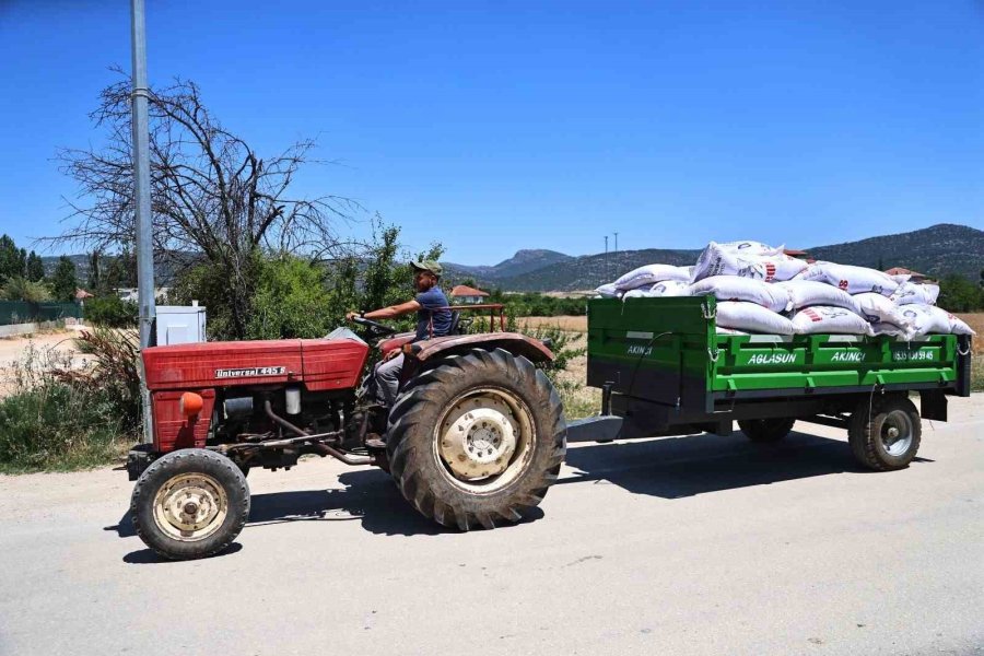 Büyükşehir’den Yem Desteğiyle Süt Üretimine Güçlü Katkı