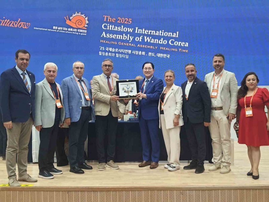 Cittaslow Fikir Maratonu Ödülü Başkan Böcek’e Takdim Edildi