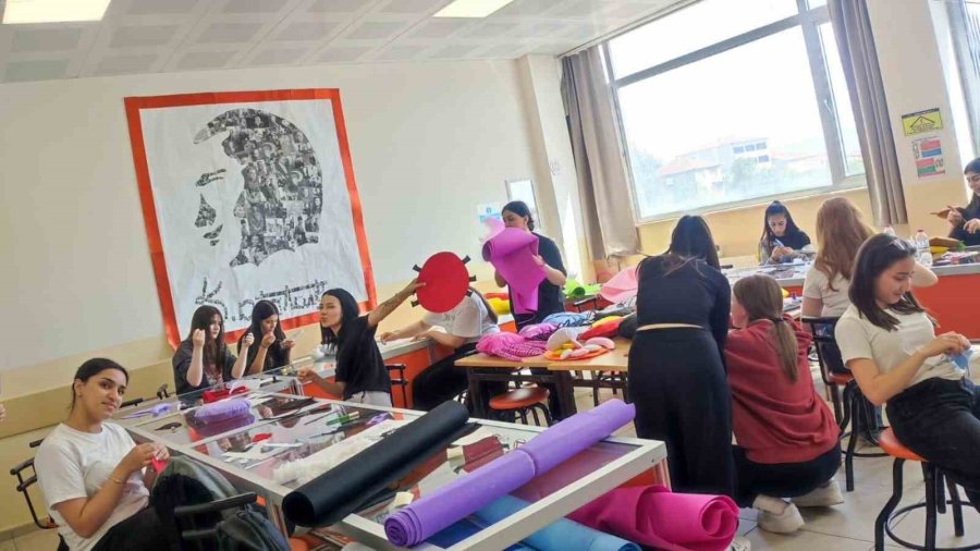 Bir Oyuncak Bin Umut: Akdenizli Öğrenciler Depremzede Çocukların Hayallerine Dokundu