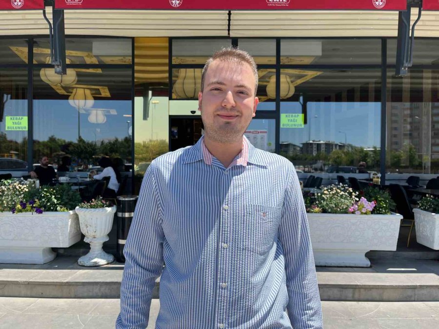 Mahalleyi Festival Alanına Çevirerek Kız İstemeye Gitti