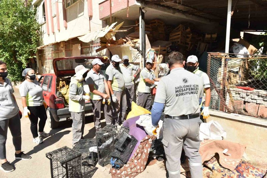 Kepez’de Çöp Apartman Operasyonunda 20 Kamyon Çöp Tahliye Edildi