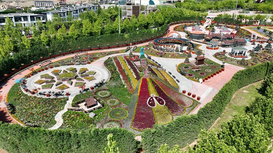 375 Bin Çiçek Görsel Şölen Sunuyor