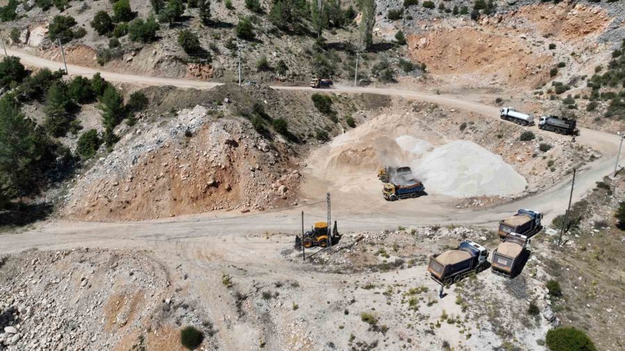Kaş Beldibi Ve Sütleğen Grup Yolu Asfaltlanıyor