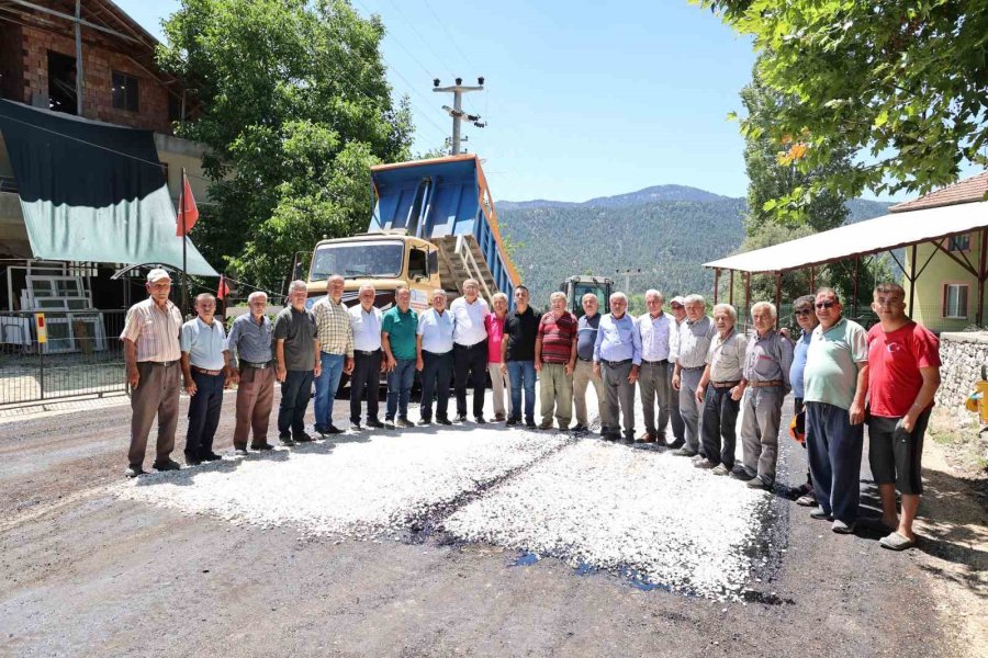 Kaş Beldibi Ve Sütleğen Grup Yolu Asfaltlanıyor