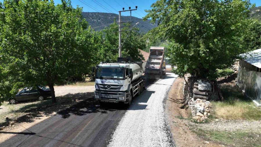 Kaş Beldibi Ve Sütleğen Grup Yolu Asfaltlanıyor