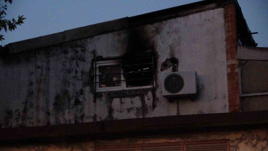 Antalya’da Mobilya Atölyesindeki Yangın Büyümeden Söndürüldü