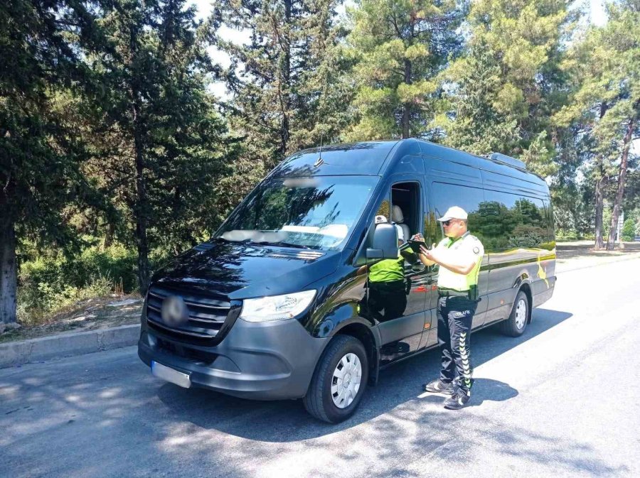 Antalya’da 2 Haftada 33 Bini Aşkın Sürücüye Ceza Kesildi