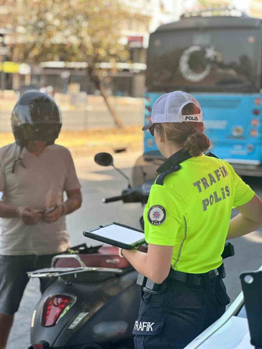 Antalya’da 2 Haftada 33 Bini Aşkın Sürücüye Ceza Kesildi
