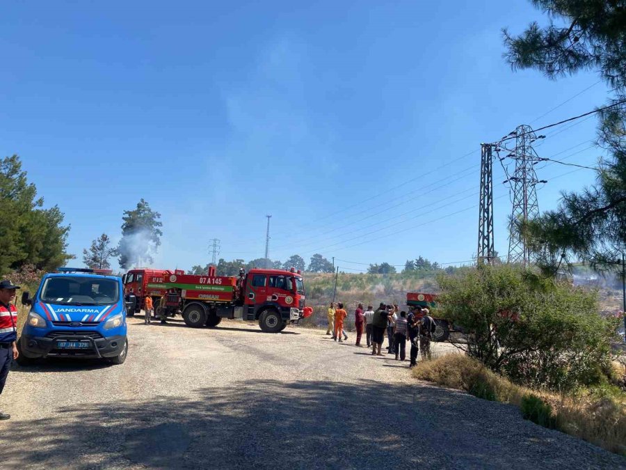 Antalya Aksu’da Orman Yangını Kontrol Altına Alındı