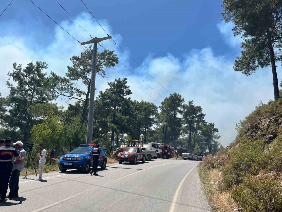 Alanya’daki Yangınını Kontrol Altına Alınması Çalışmaları Devam Ediyor