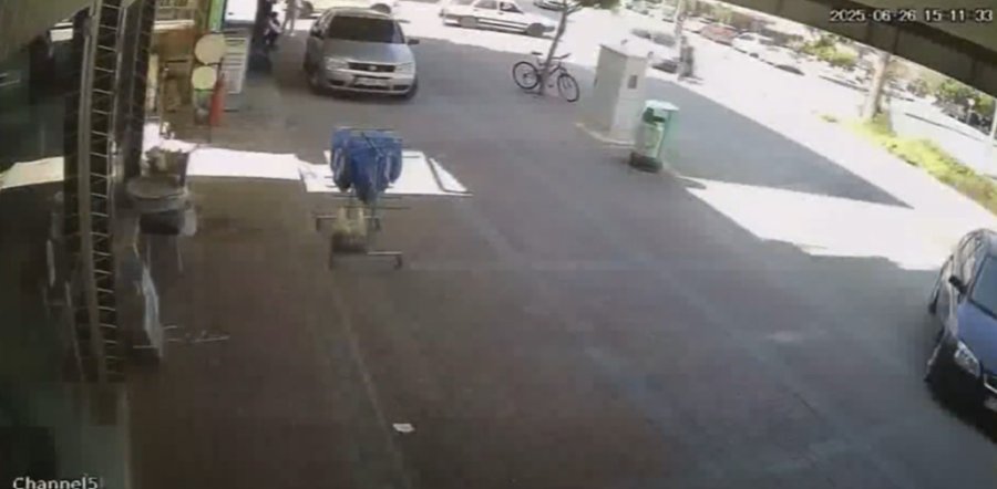 Aniden Yola Fırlayan Bisikletli Karşısında Sürücünün Son Anda Ki Tepkisi Kameraya Yansıdı