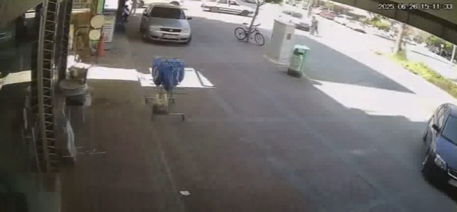 Aniden Yola Fırlayan Bisikletli Karşısında Sürücünün Son Anda Ki Tepkisi Kameraya Yansıdı