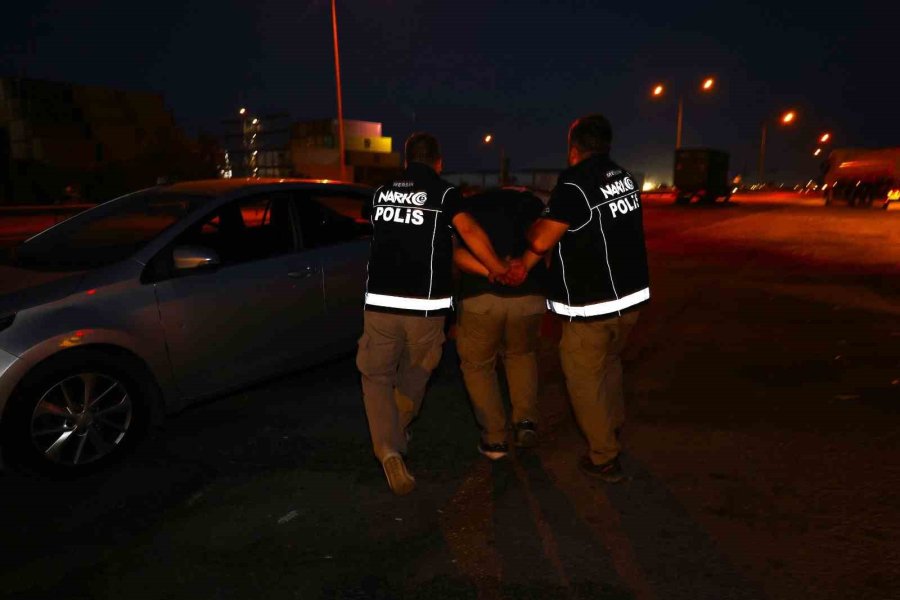 Dronla Takip Edilen Kamyonette 332 Bin Adet Sentetik Ecza Ele Geçirildi