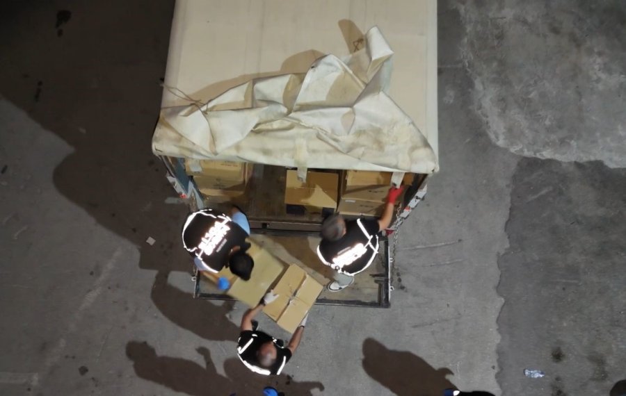 Dronla Takip Edilen Kamyonette 332 Bin Adet Sentetik Ecza Ele Geçirildi