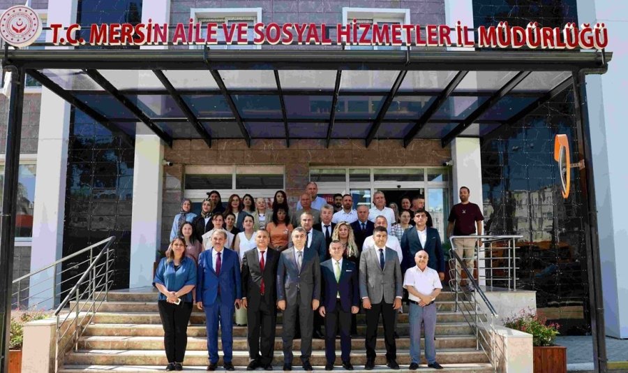 Vali Toros, Aile Ve Sosyal Hizmetler İl Müdürlüğünde Değerlendirme Toplantısı Yaptı