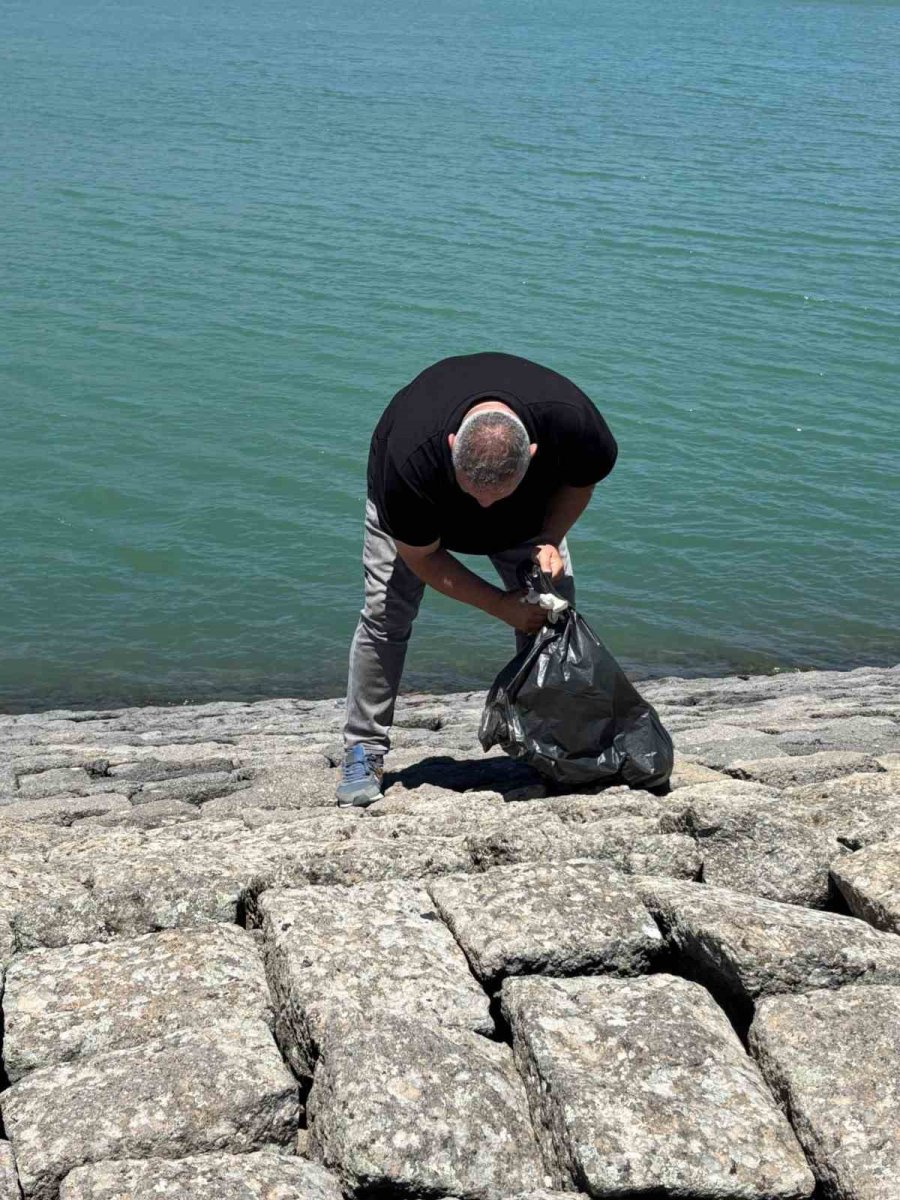 Niğde’de Öğretmenlerden Doğa İçin Anlamlı Etkinlik: Seminer Kapsamında Çöp Topladılar