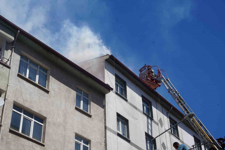 Niğde’de Bacadan Çıkan Yangın Korkuttu