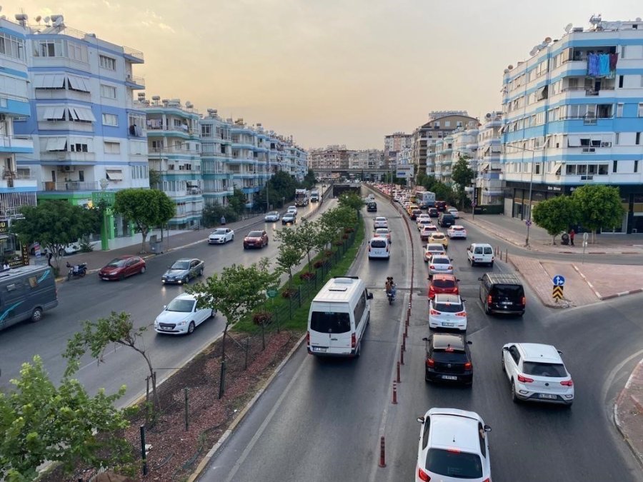 Antalya’da Araç Artış Oranı Nüfus Artış Oranını Solladı, Trafikte 1,6 Milyon Taşıt