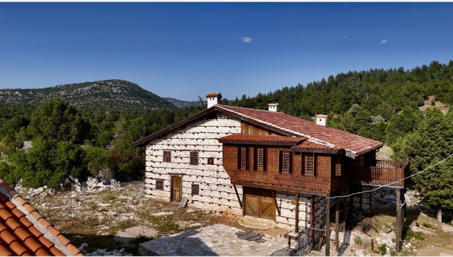 Antalya’nın 15 Haneli 50 Nüfuslu Beton Yapı Bulunmayan 800 Yıllık Tarihi Köyüne Turist Akını