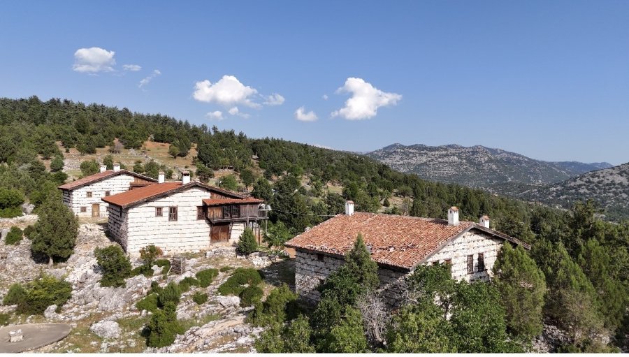 Antalya’nın 15 Haneli 50 Nüfuslu Beton Yapı Bulunmayan 800 Yıllık Tarihi Köyüne Turist Akını