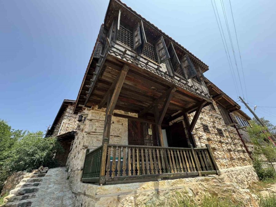 Antalya’nın 15 Haneli 50 Nüfuslu Beton Yapı Bulunmayan 800 Yıllık Tarihi Köyüne Turist Akını