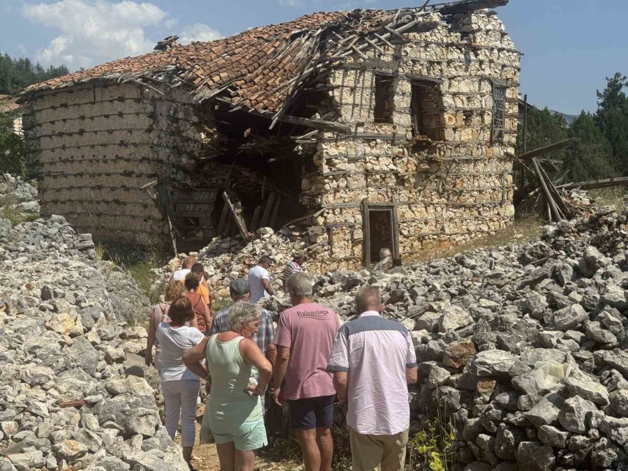 Antalya’nın 15 Haneli 50 Nüfuslu Beton Yapı Bulunmayan 800 Yıllık Tarihi Köyüne Turist Akını