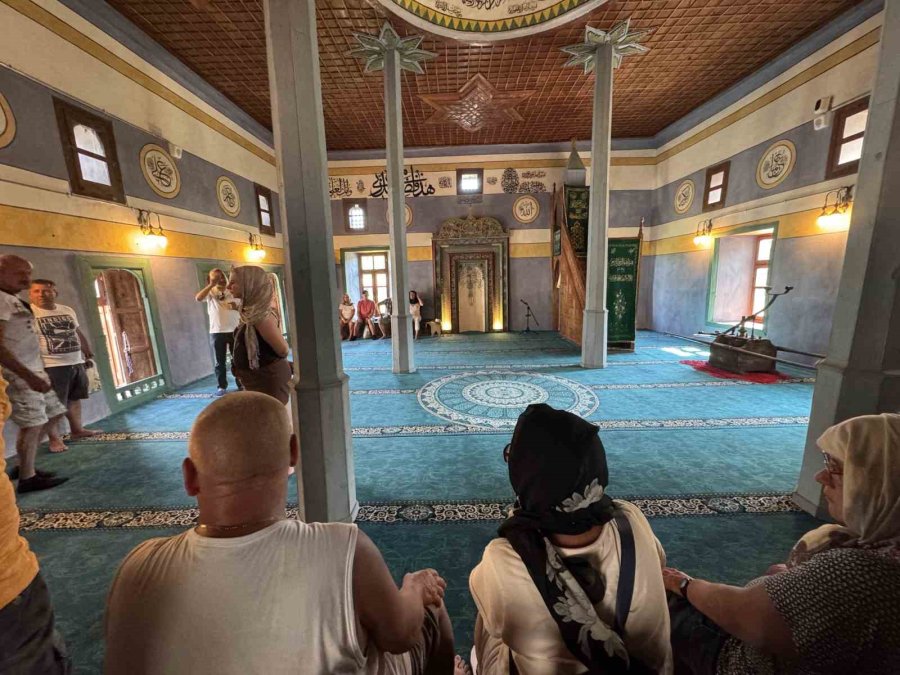 Antalya’nın 15 Haneli 50 Nüfuslu Beton Yapı Bulunmayan 800 Yıllık Tarihi Köyüne Turist Akını