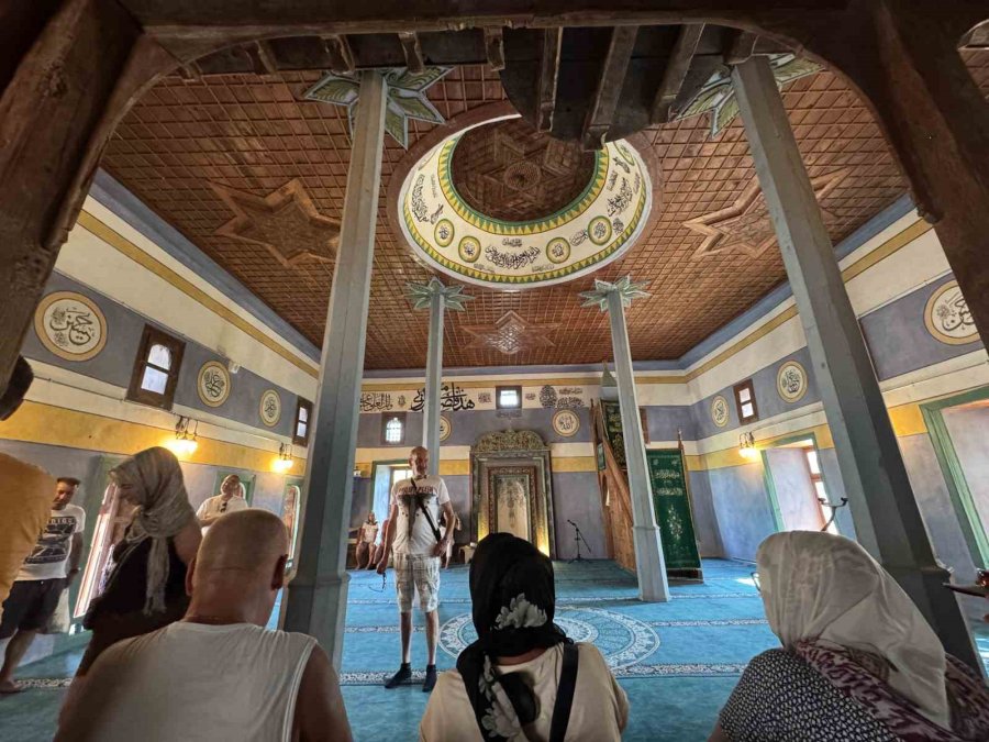 Antalya’nın 15 Haneli 50 Nüfuslu Beton Yapı Bulunmayan 800 Yıllık Tarihi Köyüne Turist Akını