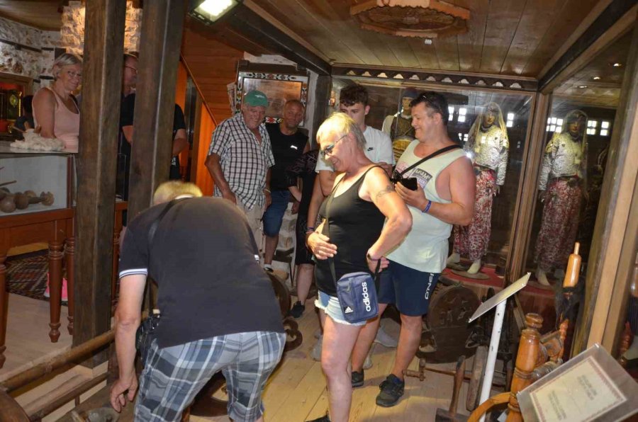 Antalya’nın 15 Haneli 50 Nüfuslu Beton Yapı Bulunmayan 800 Yıllık Tarihi Köyüne Turist Akını