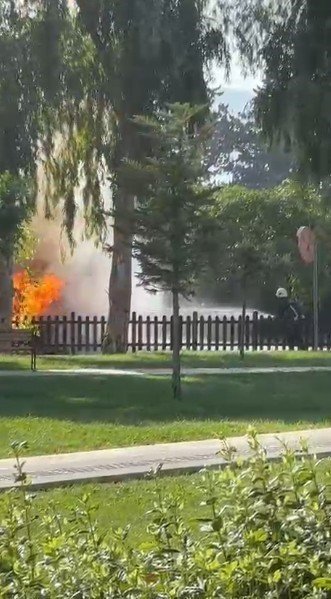 Antalya’da Otomobil Alev Topuna Döndü